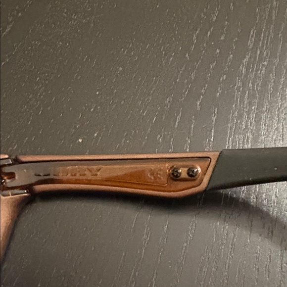 Oakley Jury sunglasses in the Distressed Brown colorway with Dark Bronze lenses - Picture 4 of 9